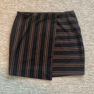 Express asymmetrical skirt